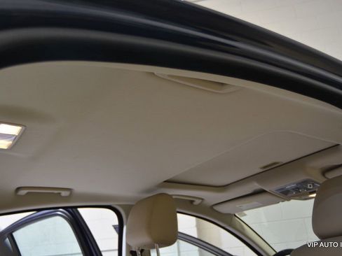 Used 2012 Jaguar XF image 15