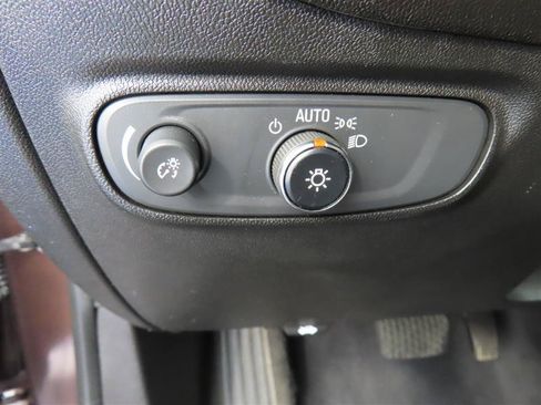 Used 2020 Chevrolet Equinox LT FWD image 16