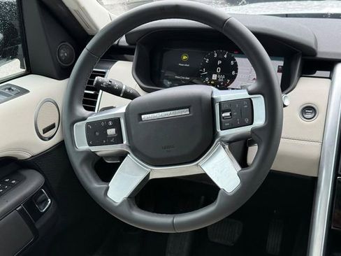 Used 2025 Land Rover Discovery S AWD/4WD image 19