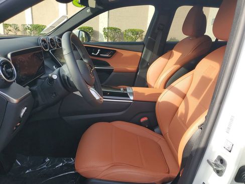 Used 2025 Mercedes-Benz GLC 300 image 27