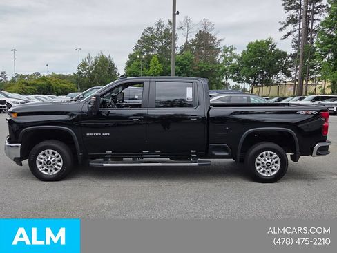 Used 2025 Chevrolet Silverado 2500 LT w/ Convenience Package AWD/4WD image 4