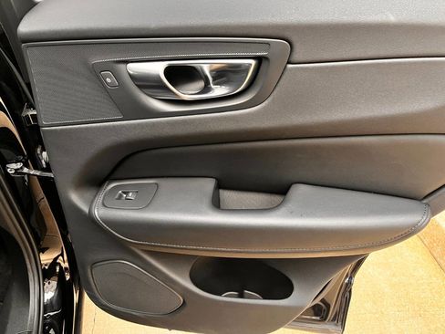 Used 2025 Volvo XC60 B5 Plus image 18