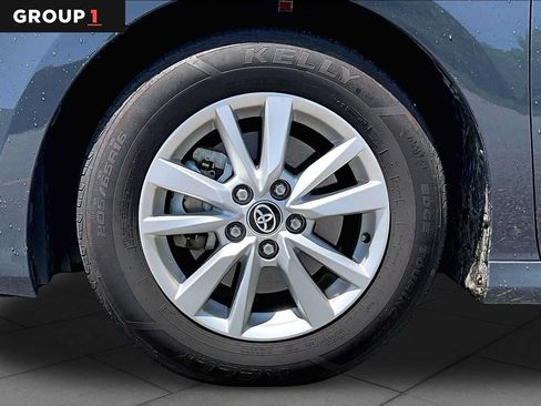 Used 2025 Toyota Camry LE FWD image 11