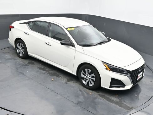 Used 2024 Nissan Altima 2.5 S image 34