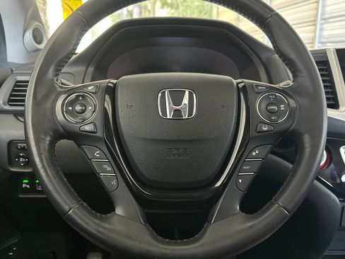 Used 2017 Honda Pilot Touring image 26