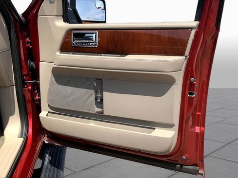 Used 2013 Lincoln Navigator 2WD w/ HD Trailer Tow Pkg image 22