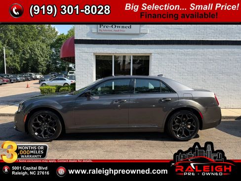 Used 2019 Chrysler 300 Touring w/ Sport Appearance Package RWD image 1