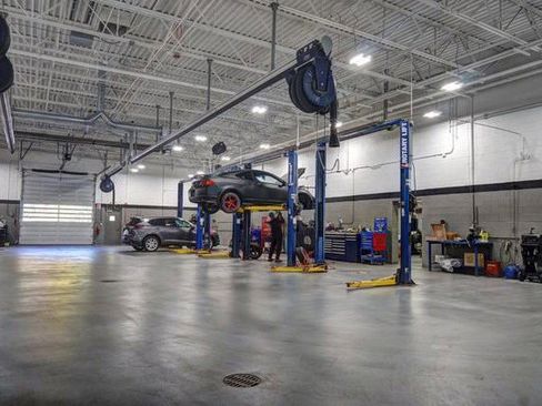 Used 2017 Jeep Wrangler Unlimited Rubicon w/ Connectivity Group AWD/4WD image 32