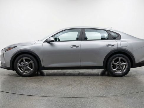 Used 2025 Kia K4 LXS image 5