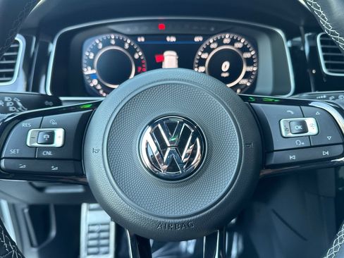 Used 2018 Volkswagen Golf R 4-Door AWD/4WD image 25