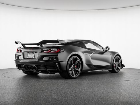 Used 2024 Chevrolet Corvette Z06 w/ Z07 Performance Package RWD image 6