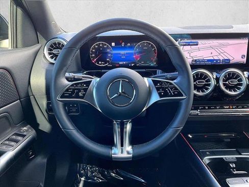 Used 2025 Mercedes-Benz GLA 250 image 7