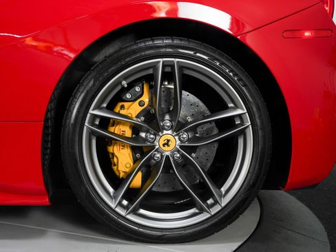 Used 2017 Ferrari 488 GTB RWD image 19