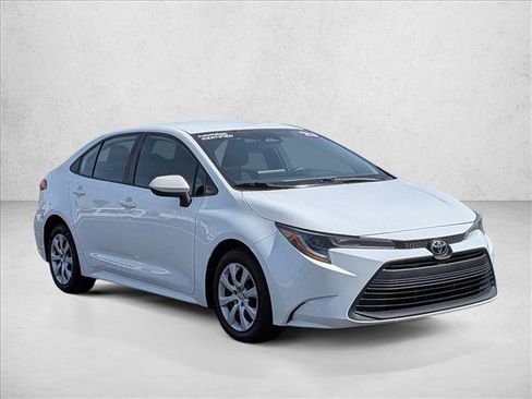 Used 2023 Toyota Corolla LE FWD image 3