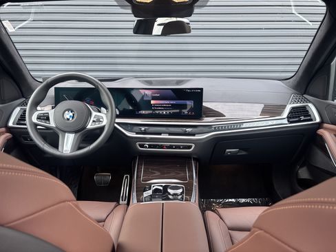 Used 2026 BMW X7 xDrive40i w/ M Sport Package AWD/4WD image 12