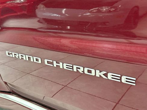 Used 2016 Jeep Grand Cherokee Summit w/ Platinum Series Group AWD/4WD image 16