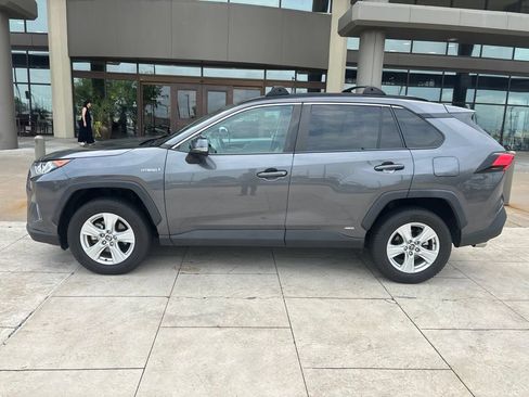 Used 2021 Toyota RAV4 XLE w/ XLE Grade Weather Package AWD/4WD image 2