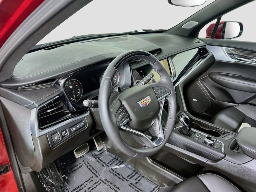 Used 2024 Cadillac XT6 Sport w/ LPO, Onyx Lite Package AWD/4WD image 9