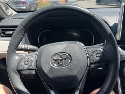 Used 2019 Toyota RAV4 Limited AWD/4WD image 8
