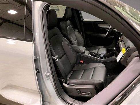 New 2026 Volvo XC40 B5 Plus w/ Climate Package AWD/4WD image 11