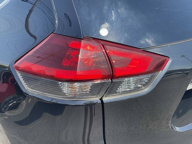 Used 2020 Nissan Rogue SV FWD image 10