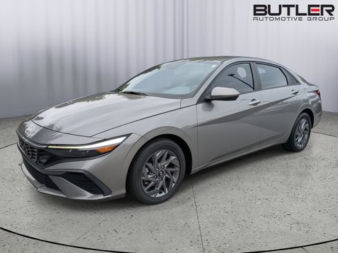 Used 2024 Hyundai Elantra SEL FWD image 1