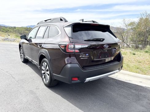 Certified 2025 Subaru Outback Limited AWD/4WD image 6