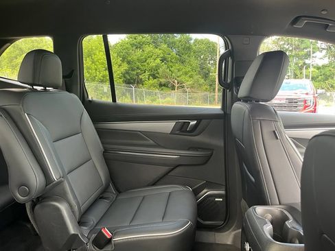 Used 2025 Buick Enclave Preferred AWD/4WD image 40