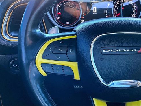 Used 2016 Dodge Challenger R/T Scat Pack w/ Leather Interior Group image 19