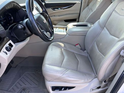 Used 2020 Cadillac Escalade ESV Luxury image 4
