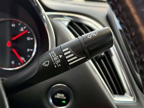 Used 2022 Chevrolet Malibu Premier image 24