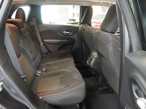 Used 2016 Jeep Cherokee Latitude w/ Comfort/Convenience Group AWD/4WD image 33
