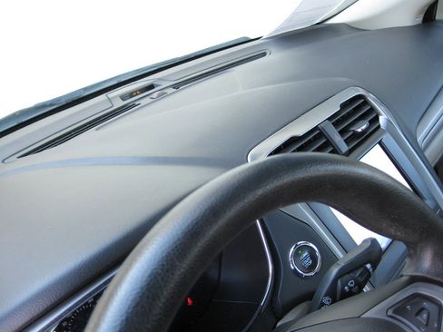 Used 2020 Ford Fusion SE image 19