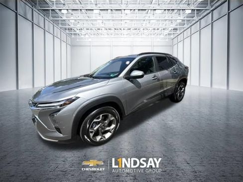 Used 2025 Chevrolet Trax LT FWD image 19