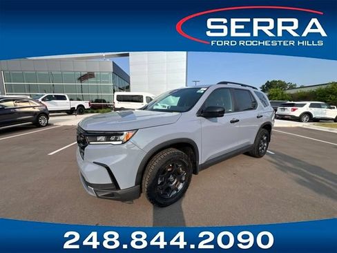 Used 2025 Honda Pilot TrailSport image 1