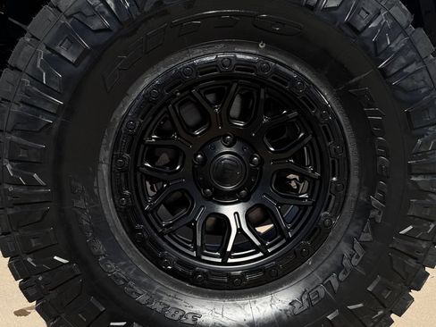 Used 2021 Jeep Gladiator Sport image 13