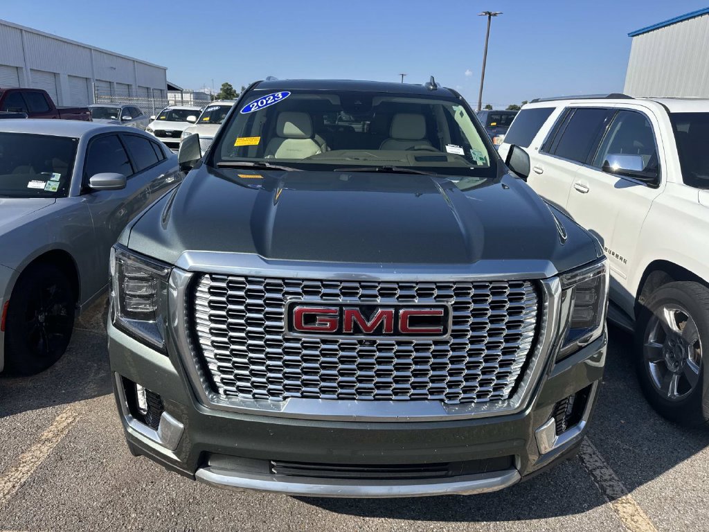 Used 2023 GMC Yukon XL Denali w/ Denali Reserve Package RWD image 5