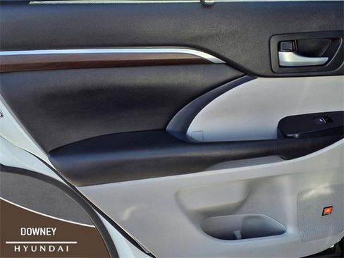 Used 2016 Toyota Highlander Limited image 6