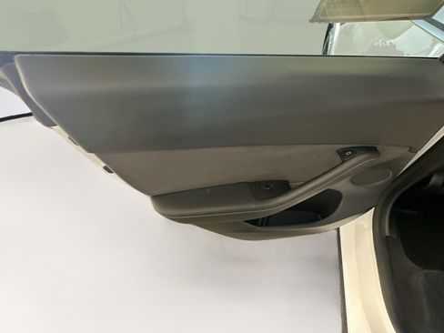 Used 2022 Tesla Model Y Long Range AWD/4WD image 26