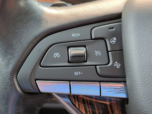 Used 2021 Cadillac Escalade Premium Luxury AWD/4WD image 12