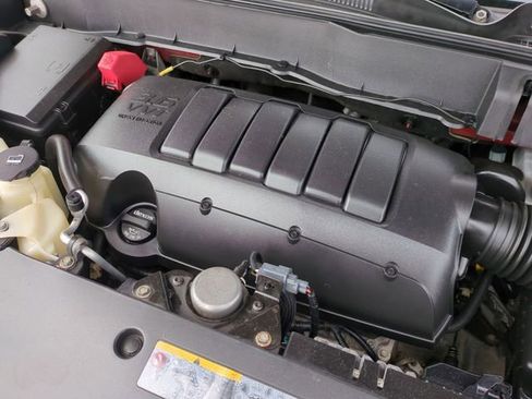 Used 2015 Chevrolet Traverse LT image 28