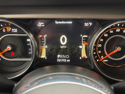 Used 2018 Jeep Wrangler Unlimited Sahara w/ Uconnect 4C Nav & Sound Group AWD/4WD image 16