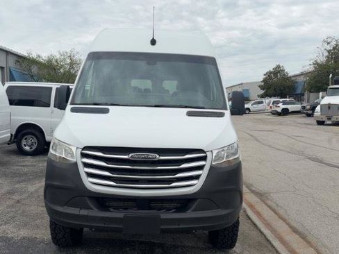 Used 2019 Freightliner Sprinter 2500 AWD/4WD image 5