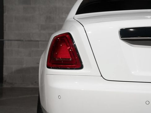 Used 2015 Rolls-Royce Ghost RWD image 11