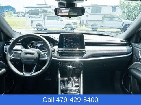 Used 2025 Jeep Compass Latitude AWD/4WD image 31