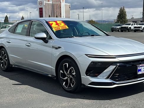 Used 2025 Hyundai Sonata SEL FWD image 3