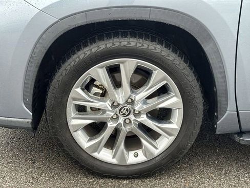 Used 2020 Toyota Highlander Limited FWD image 25