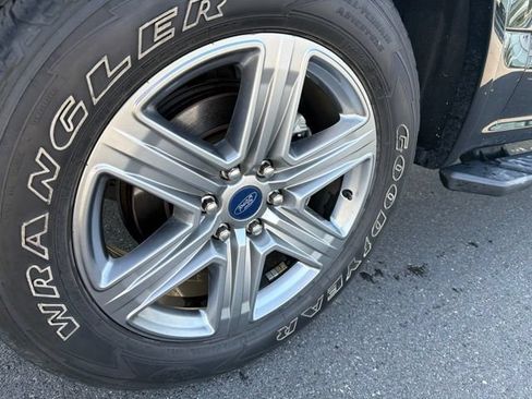Used 2019 Ford F150 XLT w/ Equipment Group 302A Luxury AWD/4WD image 4