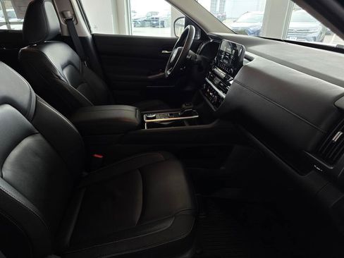 Used 2025 Nissan Pathfinder SL AWD/4WD image 45