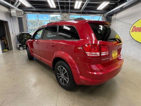 Used 2018 Dodge Journey SE FWD image 3